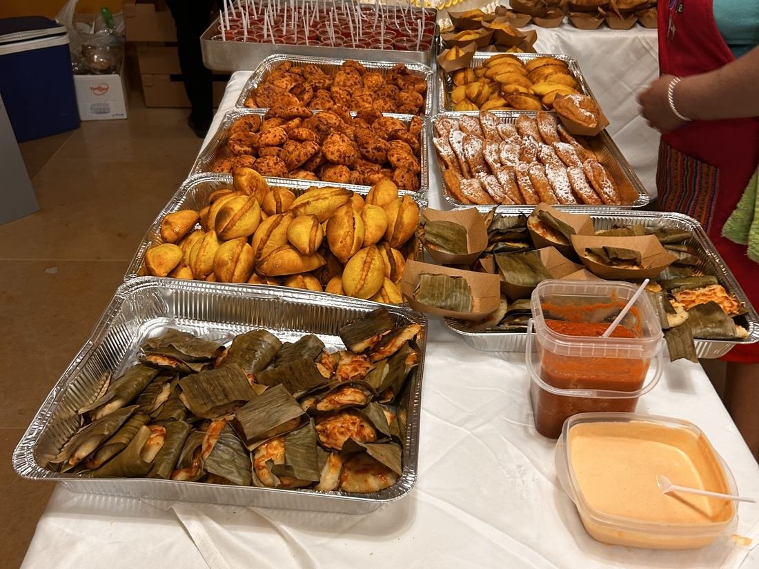 Bandeja de empanadas y salteñas