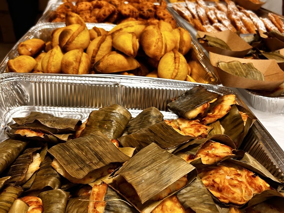 Bandeja de tamales bolivianos