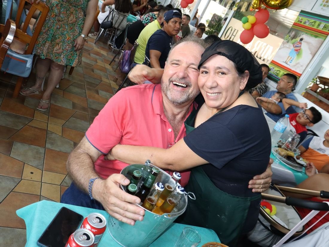 Momento cercano entre familia Urkupiña